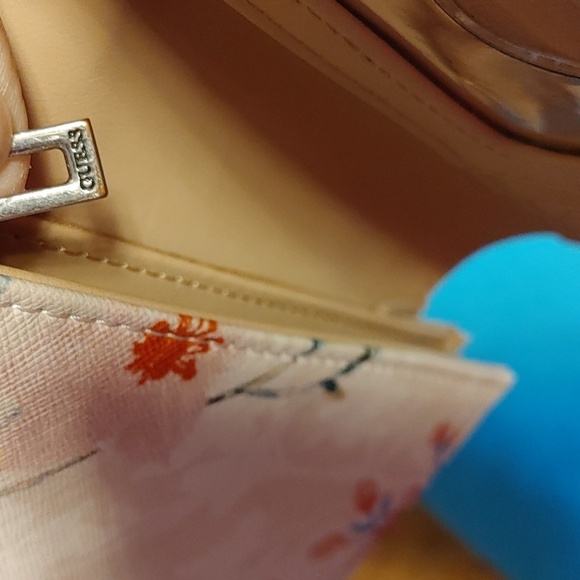 GUESS LOS ANGELES WALLET - Picture 7 of 12